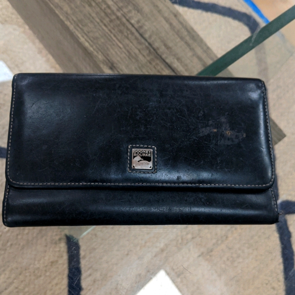 Dooney & Bourke Wallet preloved condition